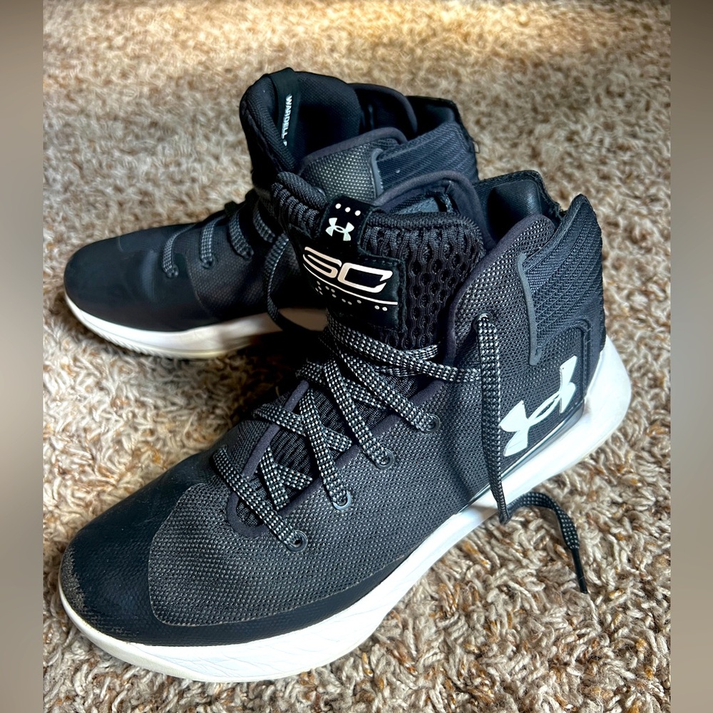 Stephen Curry -UA- Black high tops basketball tennis shoes- Size 6.5Y
